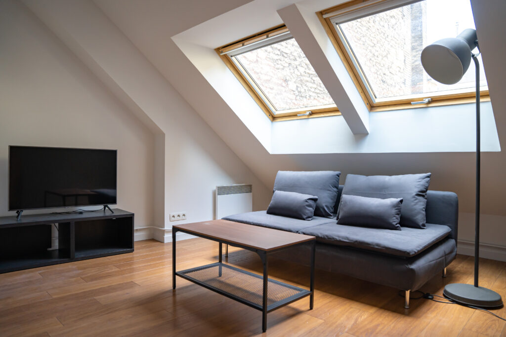 Découvrez comment optimiser votre espace de vie à Paris pour créer un studio confortable, grâce à nos astuces en matière de design, de rangement et d'utilisation intelligente de l'espace.